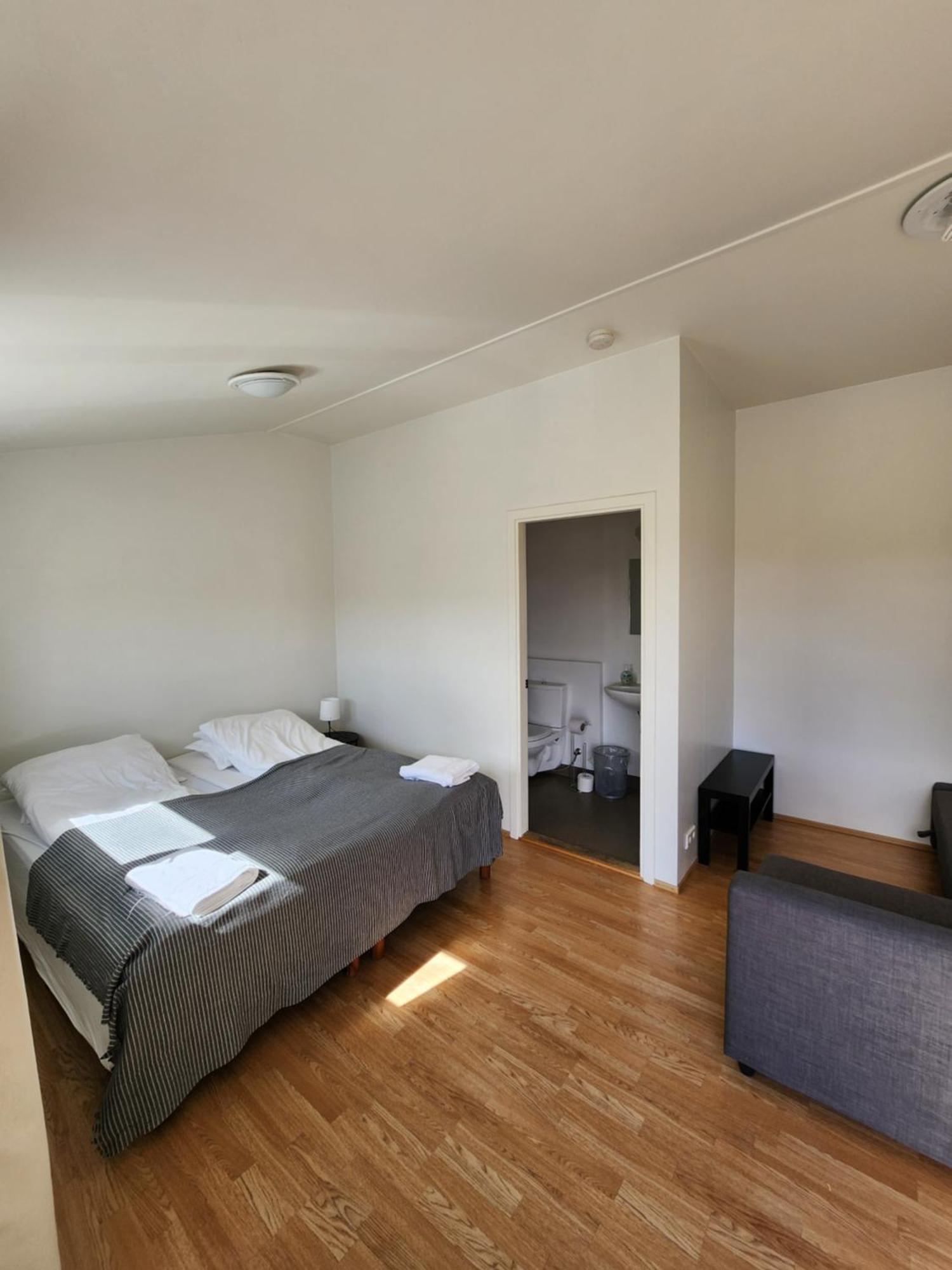 Fjos Guesthouse วาร์มาห์ลิด ภายนอก รูปภาพ